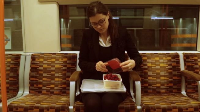 Wenn es wieder ganz schnell gehen muss: Obstsalat in der Bahn zubereitet